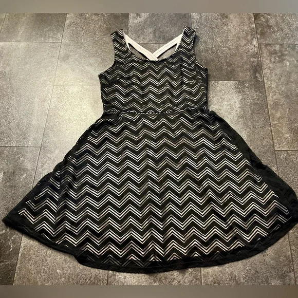 Candie’s Black and Tan Chevron Sleeveless Dress - Picture 3 of 11